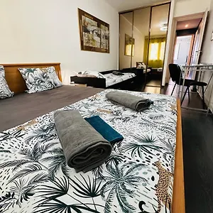  Appartement The - 3 Rooms, 3air Cond, 3tv, 3fans, 2 Wc, Wifi Everywhere 5min Aeroport, Train, Beach, 1min Tram, 15 Min Centre, Port, Parking Possible